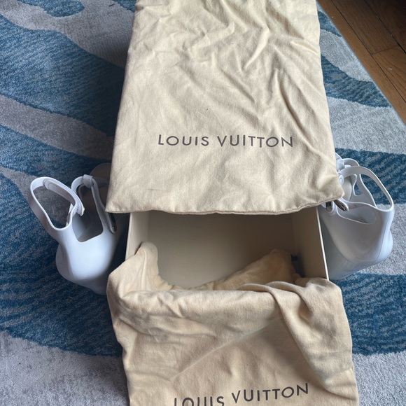Louis Vuitton white wedge sandals - Picture 9 of 9
